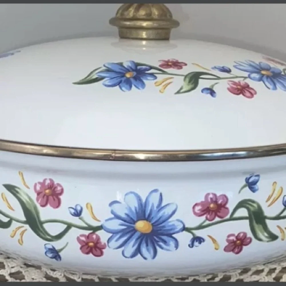 Vintage Regency Club Cooks Corner 3QT ENAMELED POT w BRASS HANDLES